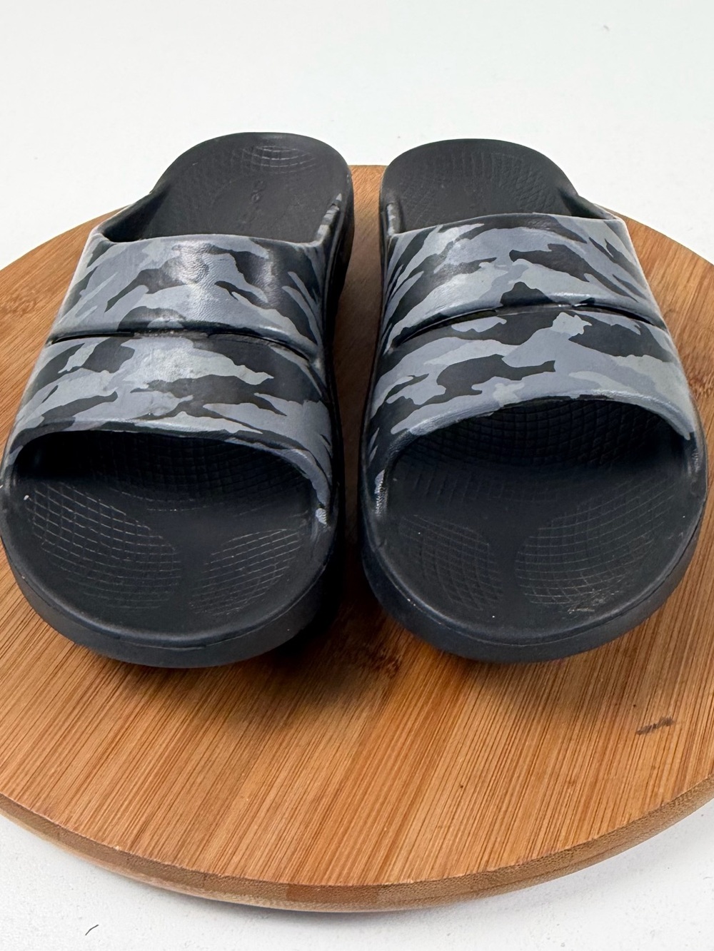 OOFOS OOahh Slide Sandals in Black and Gray Camo - Picture 2 of 9